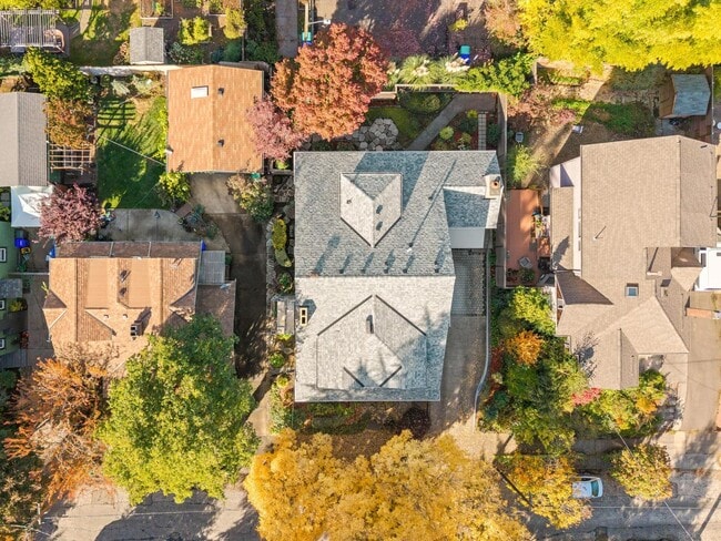 Building Photo - Elegant Grant Park Craftsman with Wine Cel...