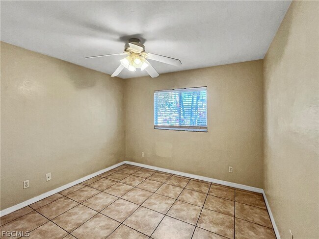 Building Photo - 208 SE 17th St