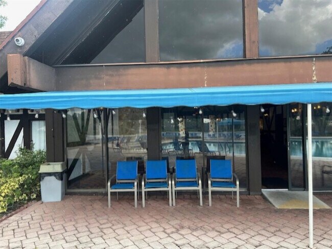 Building Photo - 3720 Inverrary Dr