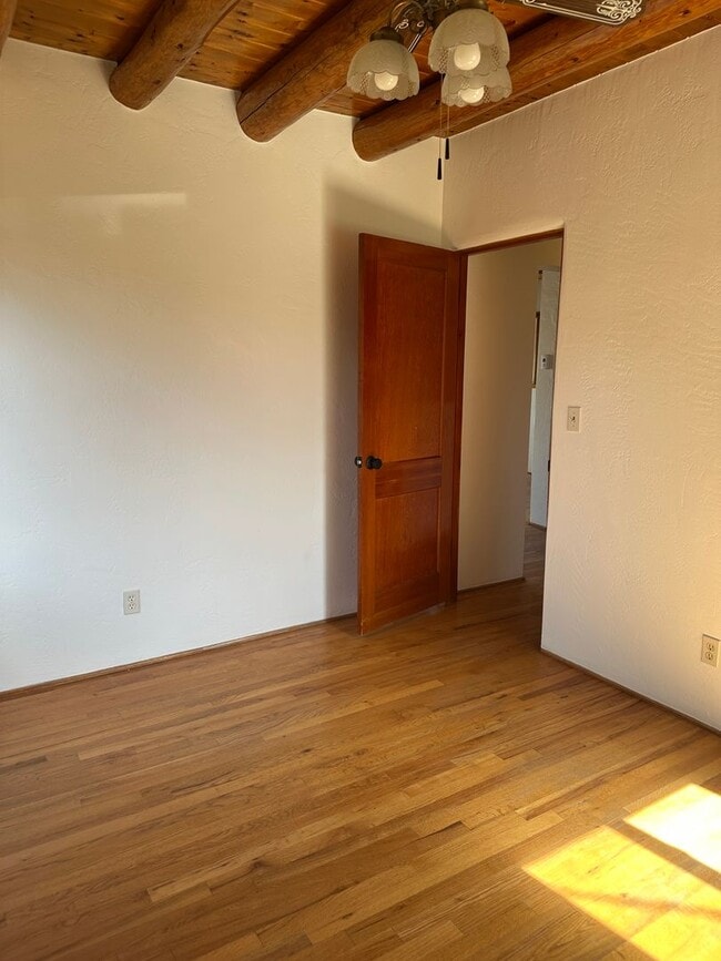 Building Photo - 1361 Santa Rosa Dr