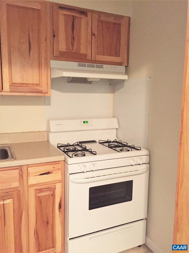 Building Photo - 2527 HYDRAULIC Rd