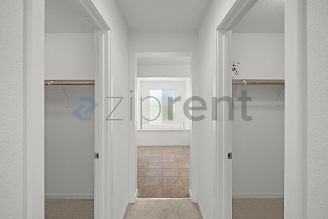 Building Photo - 136 Willowrun Wy