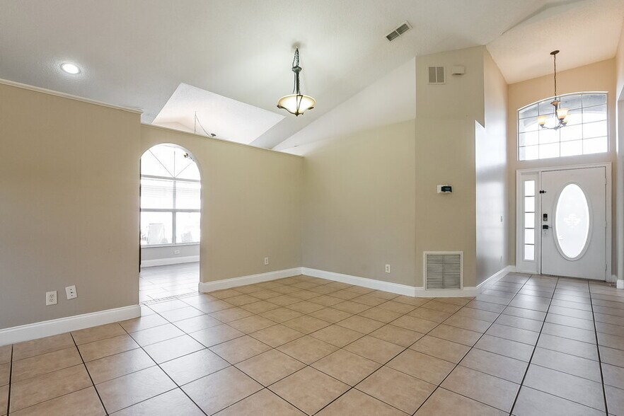 Building Photo - 2714 Cahill Way