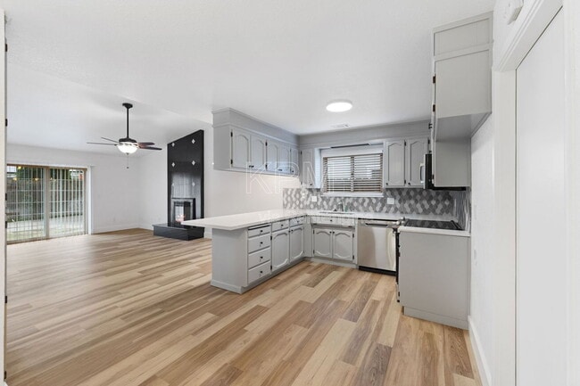 Building Photo - 9741 Treetop Dr