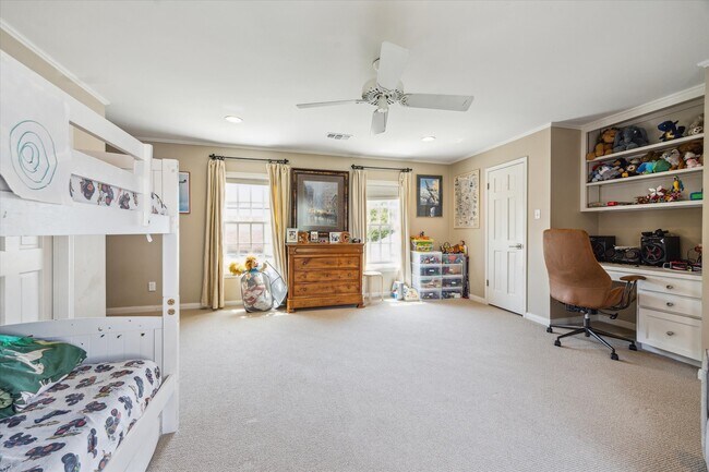 Building Photo - 2510 Locke Ln