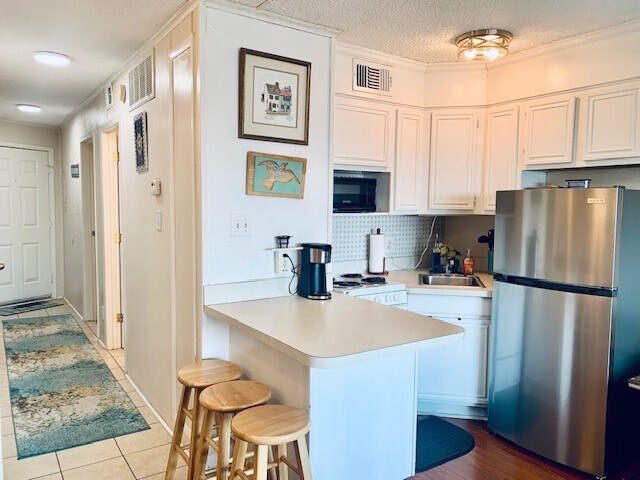 Building Photo - 6102 Seawall Blvd