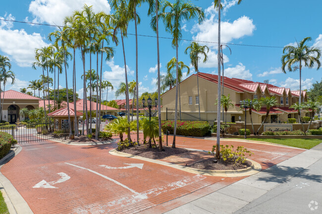 Building Photo - Venetian Gardens at Country Club of Miami