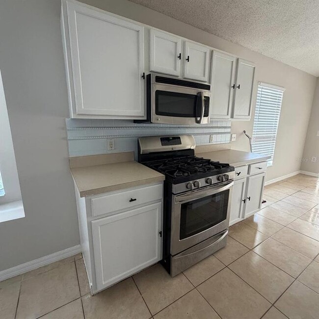 Building Photo - 535 Rollins Dr