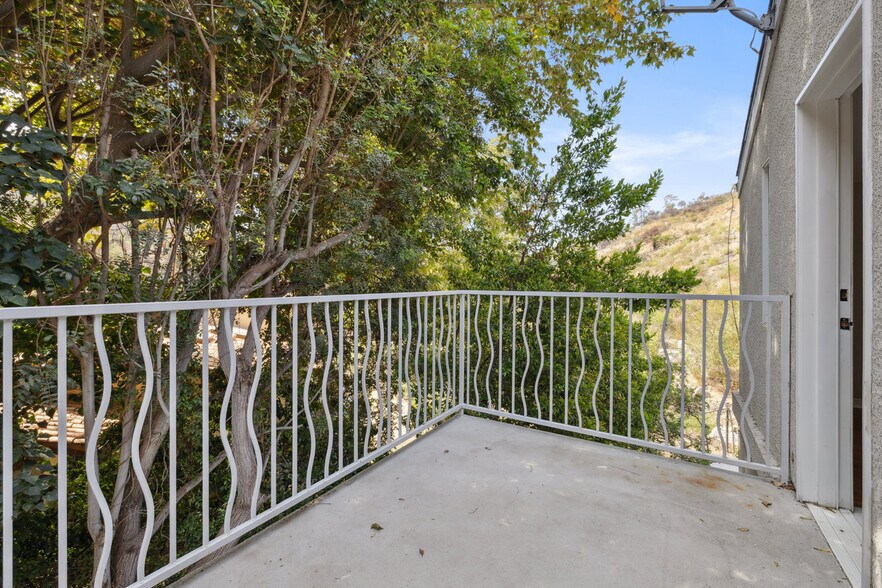 Building Photo - 3709 Las Flores Canyon Rd