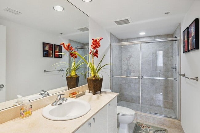 Building Photo - 1551 N Flagler Dr