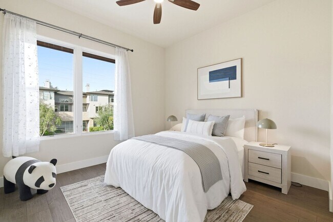 Building Photo - Gorgeous & Modern Los Altos Condo