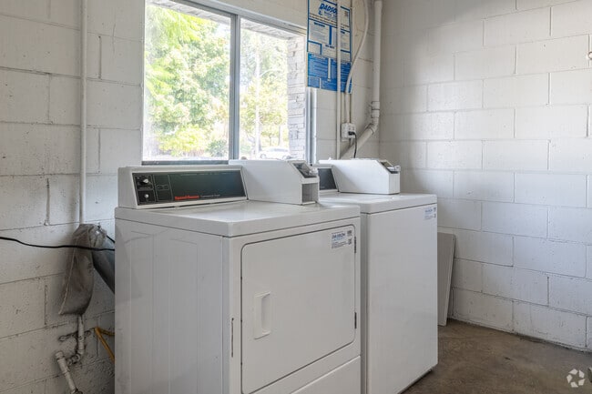 Laundry Room - 501 Marlborough at the Park