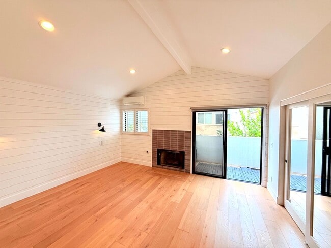 Building Photo - Fantastic 2-Story Home 3 bed 2.5 bath with backyard in Prime Golden Hills-Redondo Beach