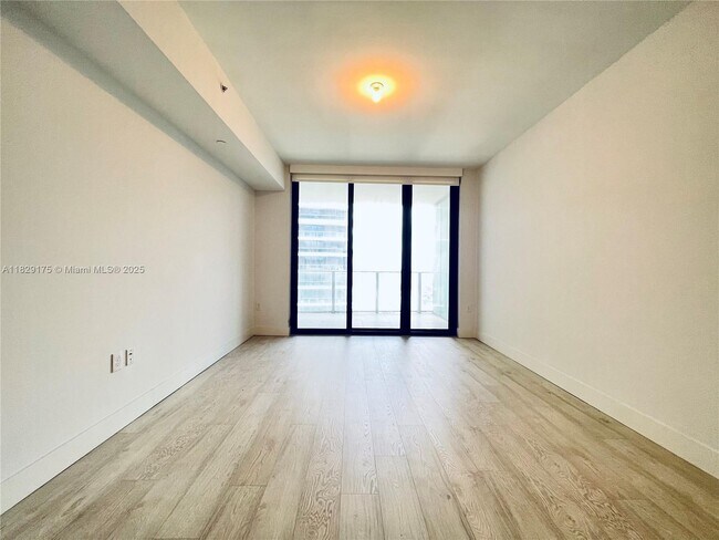 Building Photo - 1010 Brickell Ave