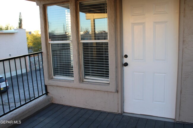 Building Photo - 11100 La Quinta Pl