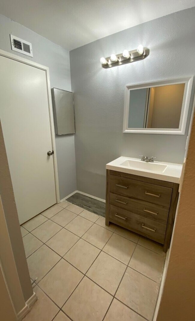 Building Photo - 4128 Trevor Ln