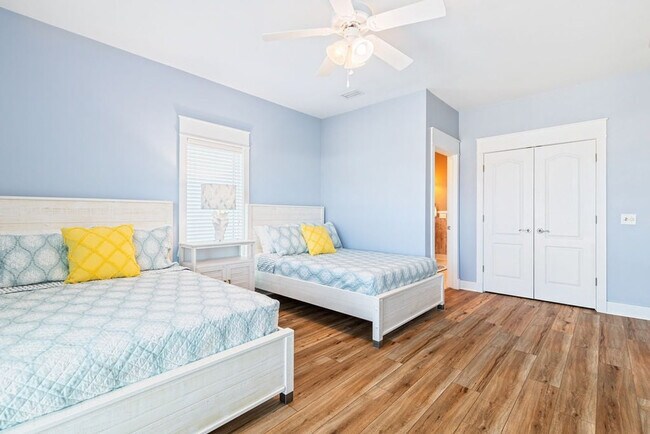 Building Photo - 8515 Surf Dr