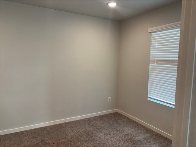 Building Photo - 5735 Blue Grama Dr