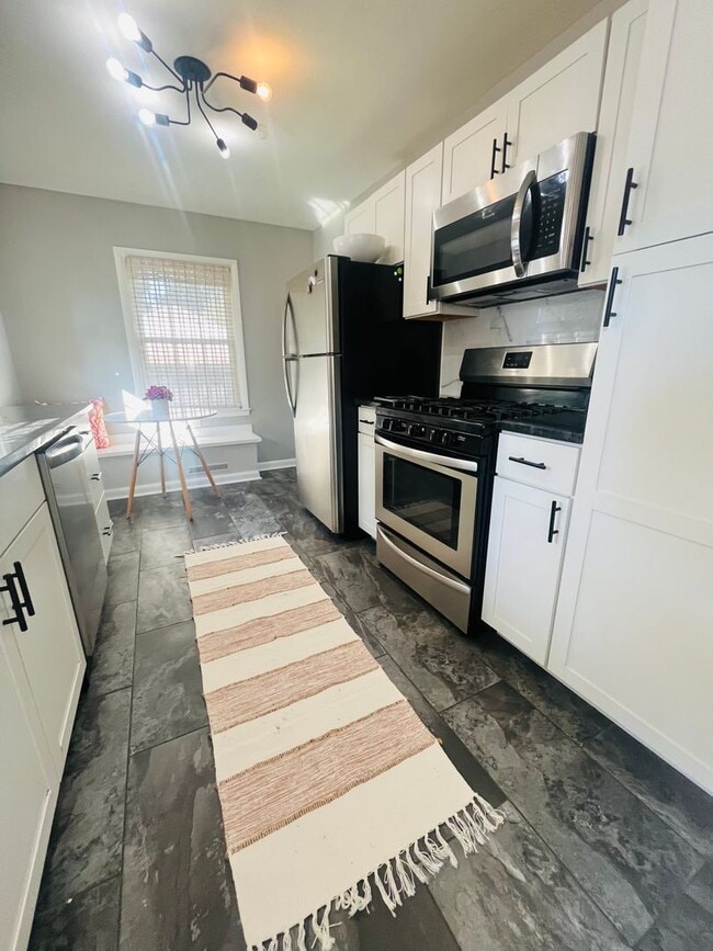 Building Photo - The Pines Place now Available - Cottage li...