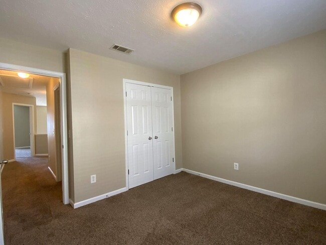 Building Photo - Brentwood Townhome For Lease