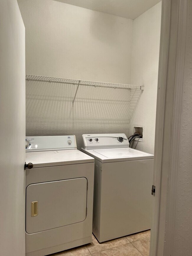 Building Photo - Spacious 1 Bedroom Ground Floor Condo