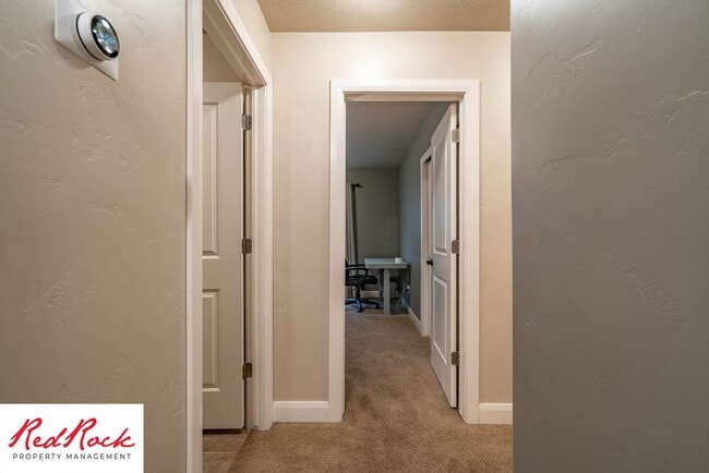 Building Photo - 3 Bedroom Furnished Home in Hidden Valley ...