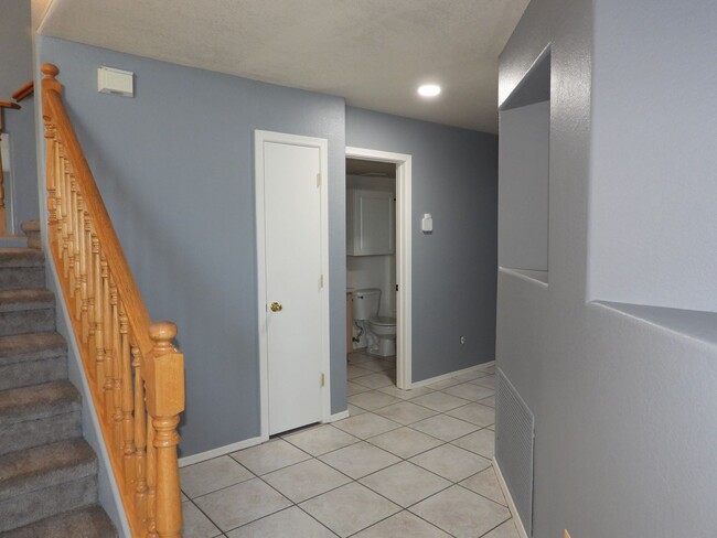 Building Photo - THIS HOME IS FOR LEASE UNTIL 8/31/2026 SHORT TERM.