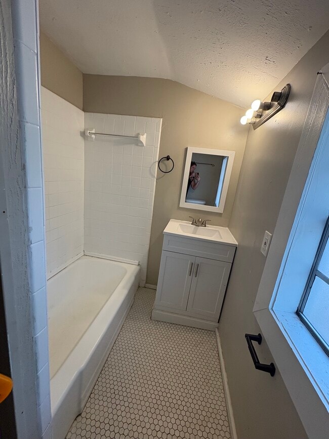 Building Photo - 2524 Norwich-