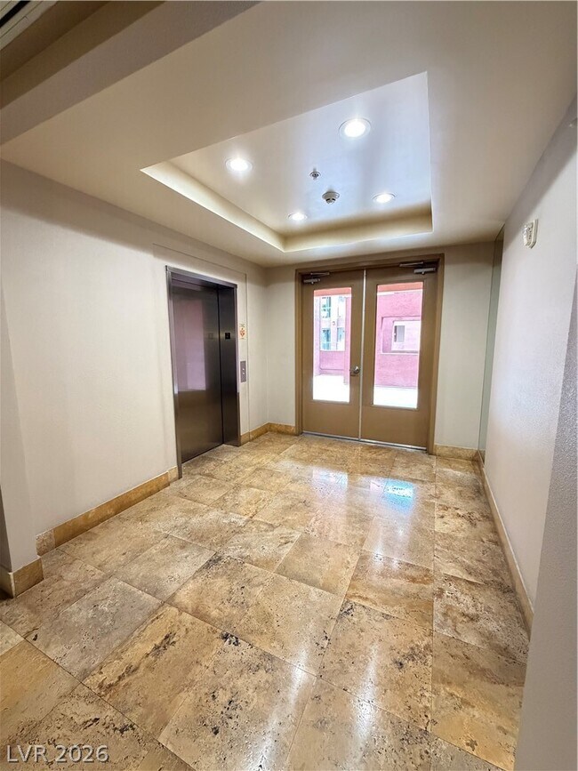 Building Photo - 87 E Agate Ave