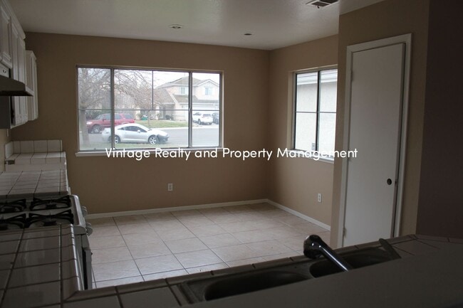 Building Photo - Back On The Rental Market Recently Updated...