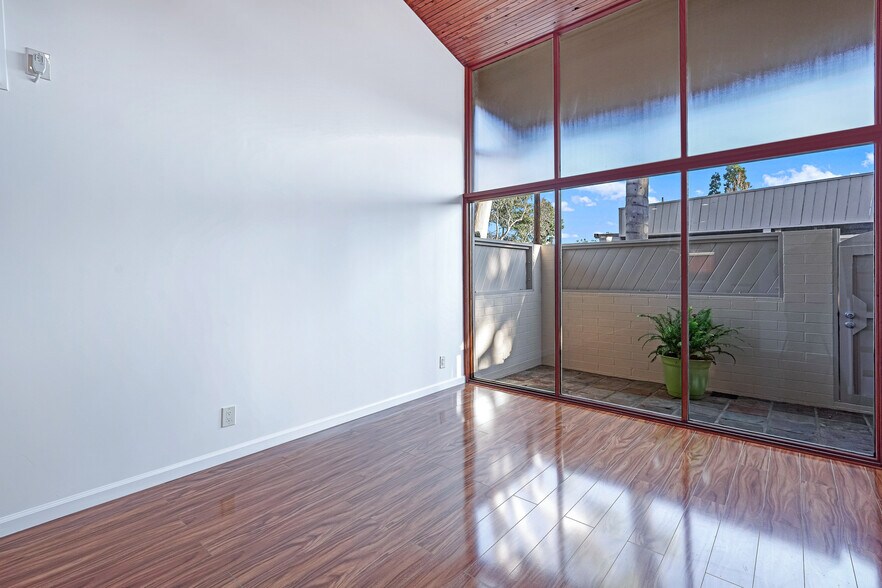 Living Room & Front Patio - 275 S Church Ln