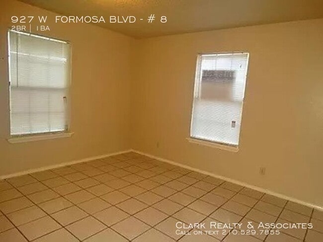 Building Photo - 927 W. Formosa #8, San Antonio, TX. 78221