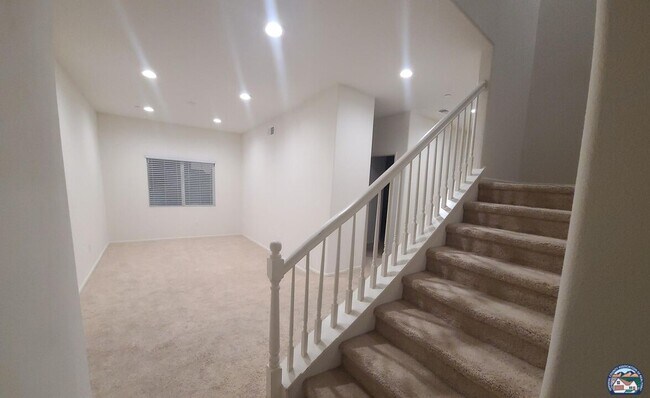 Building Photo - 655 Las Dunas St