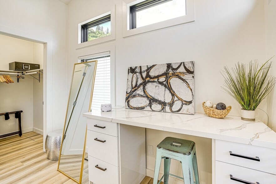 Building Photo - 3381 Pinole Valley Rd