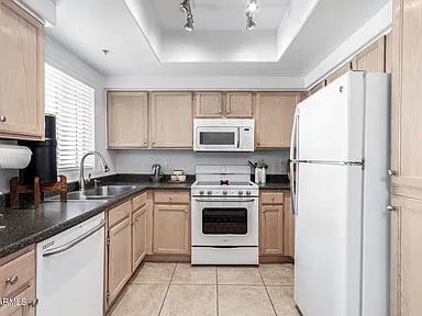 Building Photo - 1825 W Ray Rd