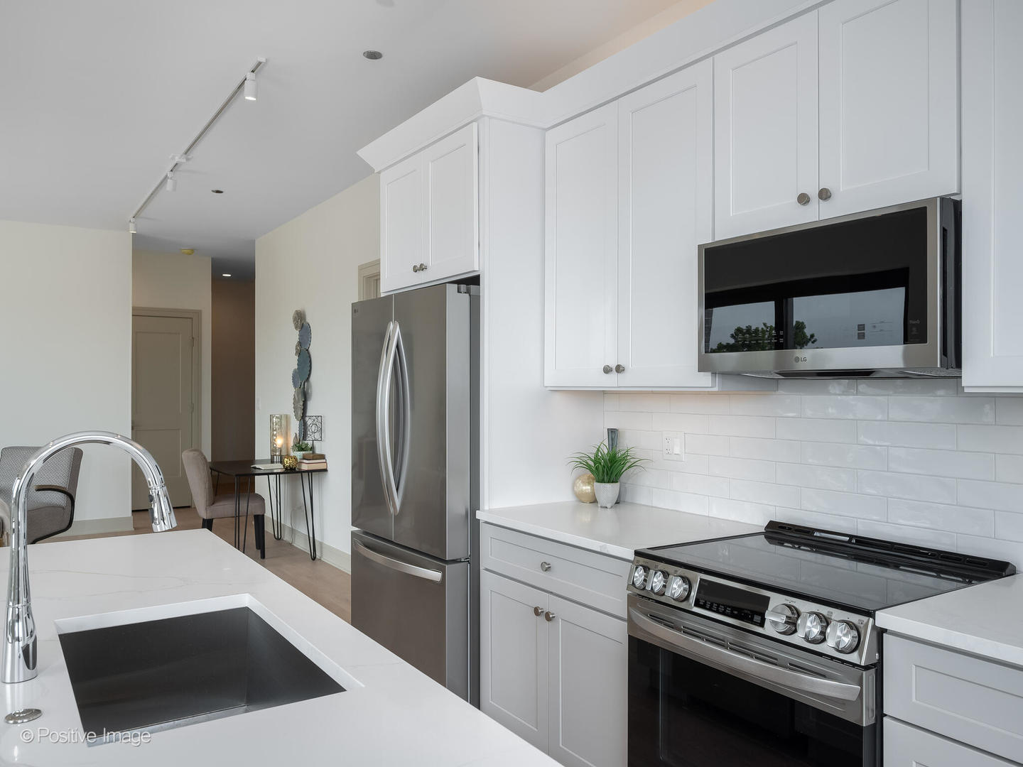 Building Photo - 3202 N Racine Ave