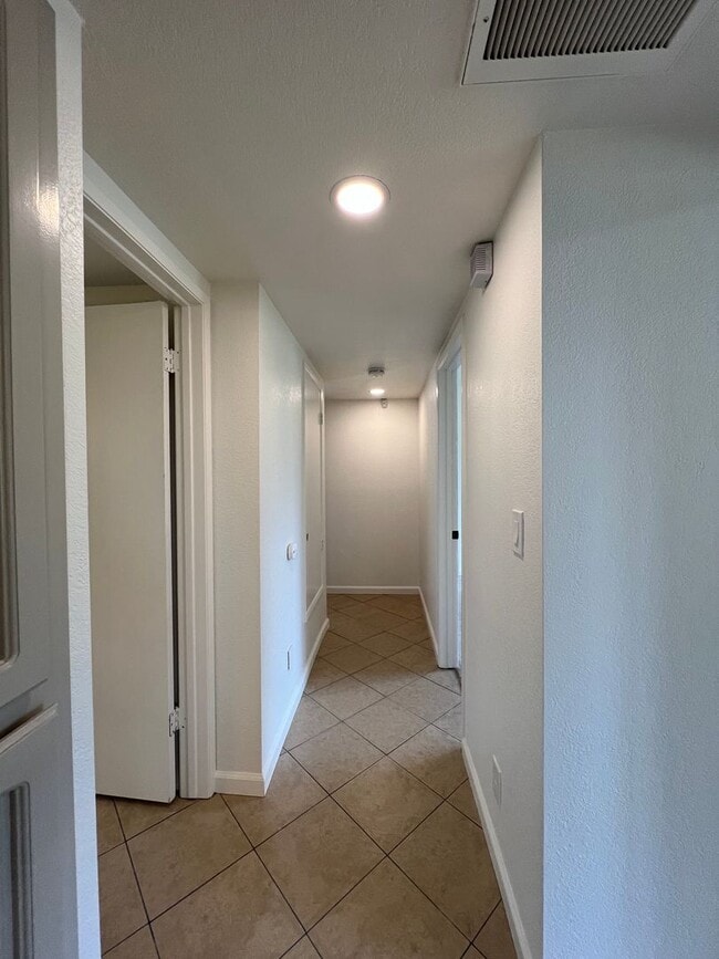 Building Photo - 3 Bed 2 Bath 3 Car Garage in Granite Bay with an Optional Fenced Pasture