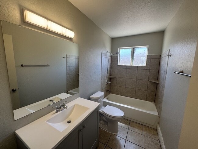 Building Photo - Maryvale 4 Bedroom