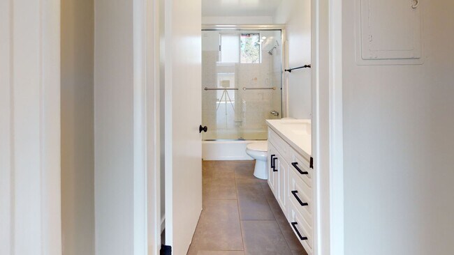 Interior Photo - 3431 Vinton Ave