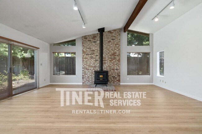 Building Photo - 4935 Kurz Cir