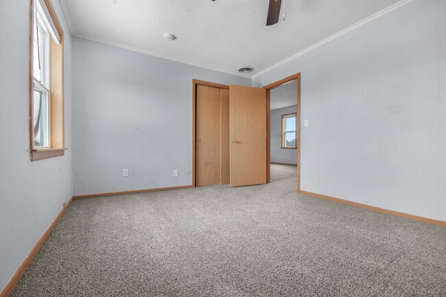 Building Photo - 814 N Wisconsin St