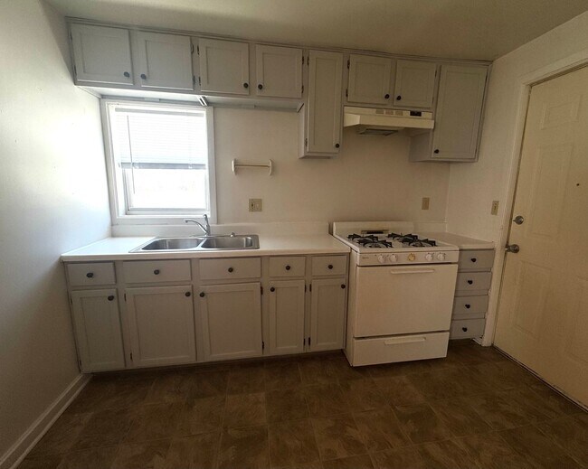 Building Photo - Chatham