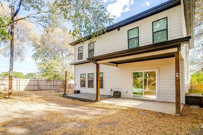 Building Photo - Beautiful New Build in Heart of Fort Worth!