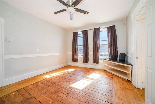 Building Photo - 481 Cambridge St