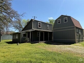 Building Photo - 860 Kyle Cir