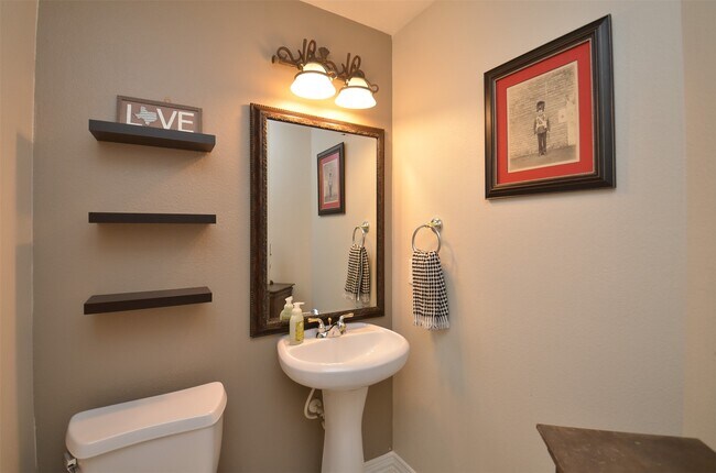 Building Photo - 1310 Wildwood Ln