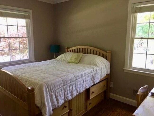 Building Photo - 231 Grove Dr