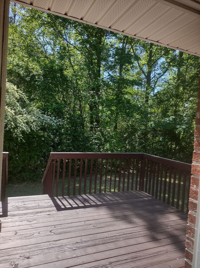 Building Photo - Wonderful Three Bedroom Home in Northeast ...