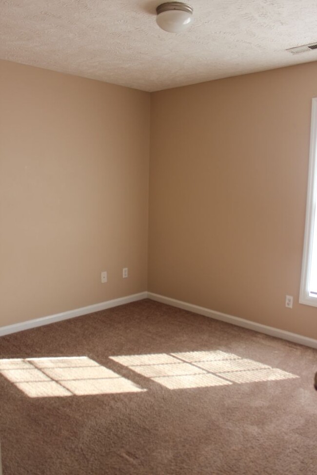Building Photo - Acorn Ridge