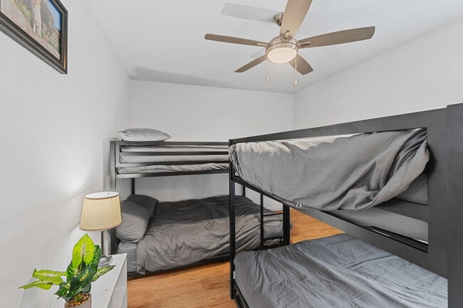 Building Photo - 404 Sloan St